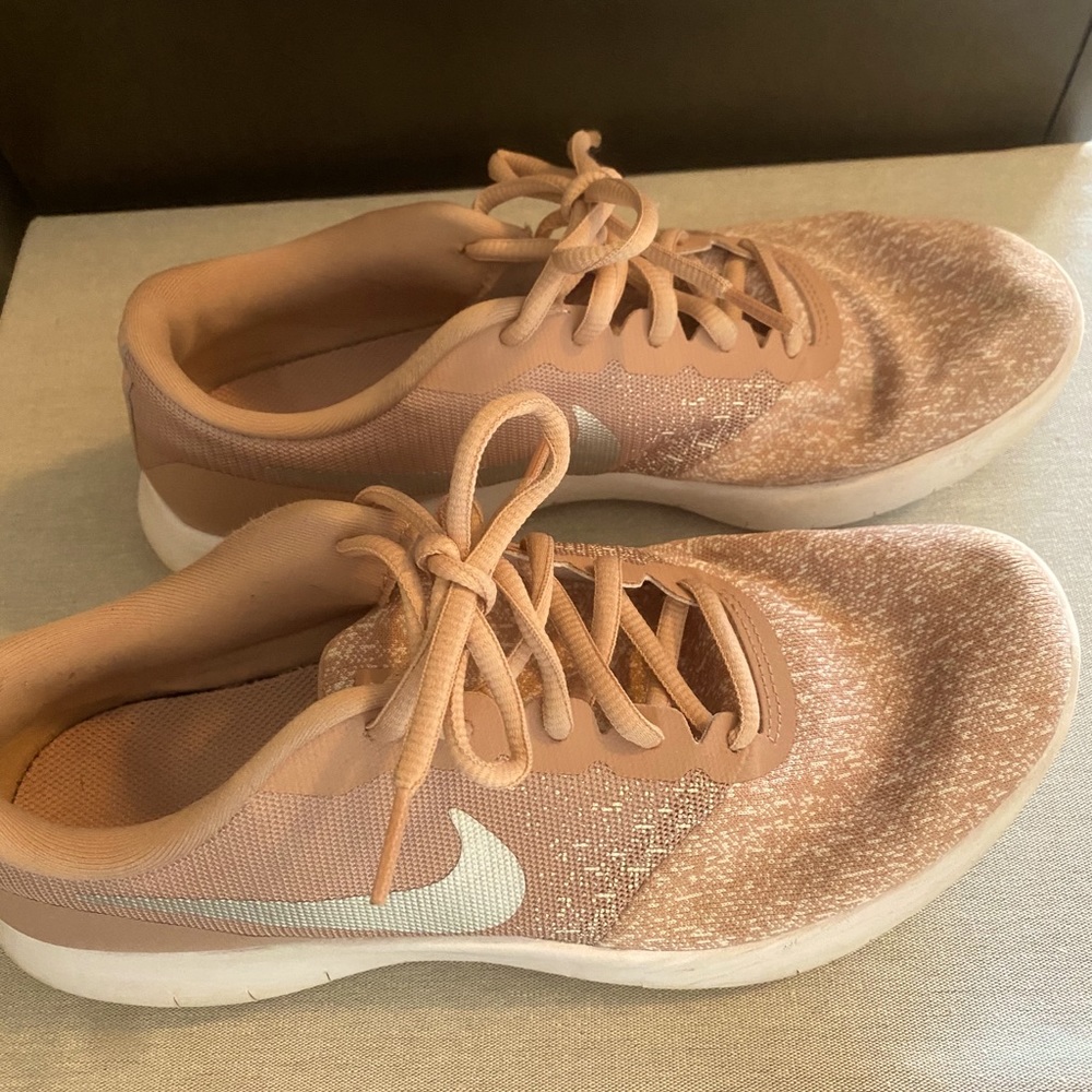 Nike Tennis Shoes